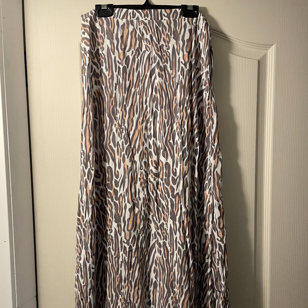WILFRED- Midi Leopard Print Skirt